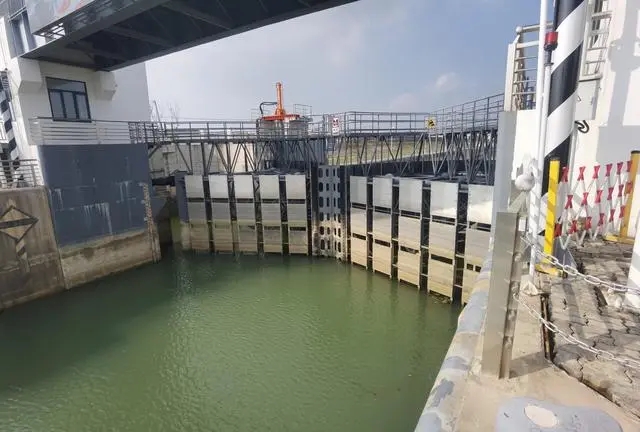全国首个：增强型铝蜂窝防撞面板运用于江苏省洪蓝船闸工程三角闸门防撞系统