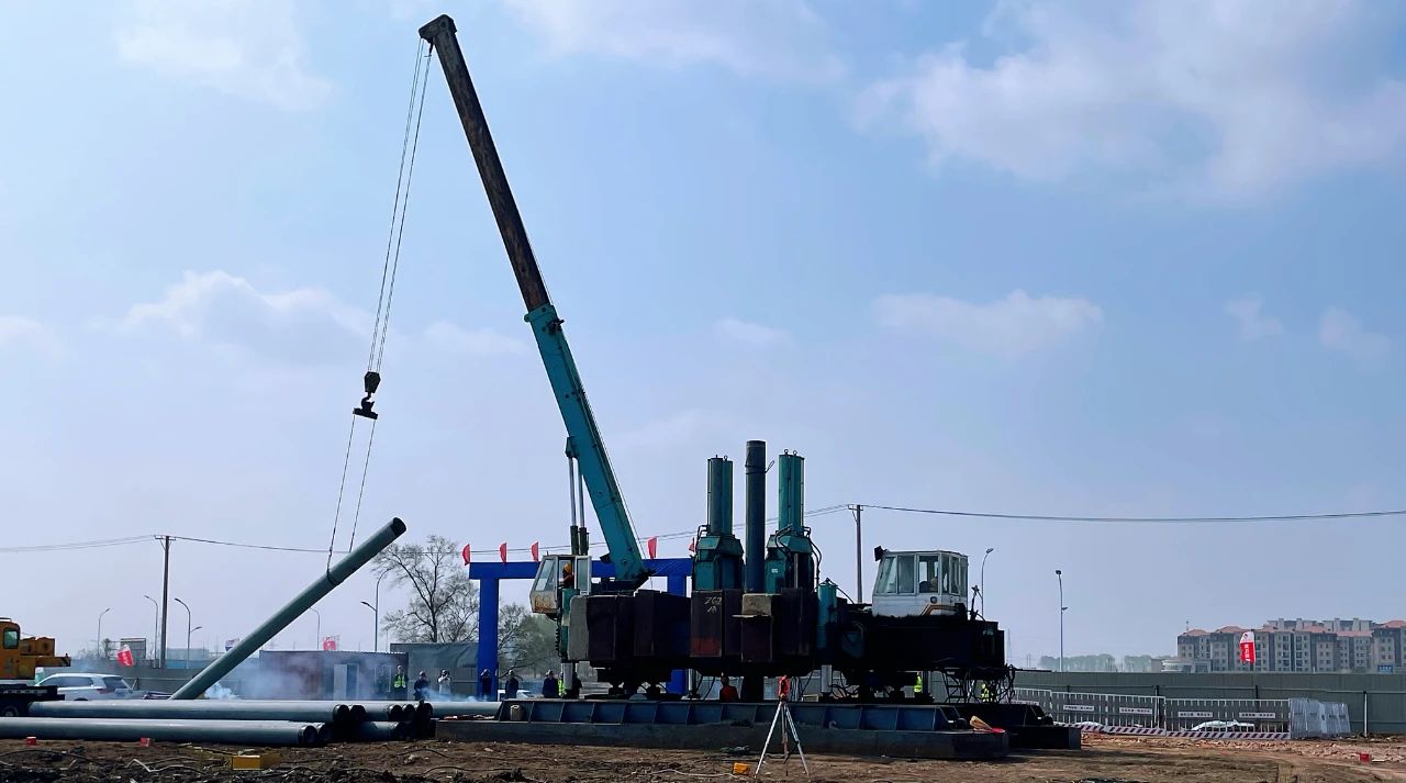 哈尔滨东盛金材科技公司年产5000吨铝合金添加剂和8000吨铝中间合金生产项目(一期)静压桩基础工程正式开工